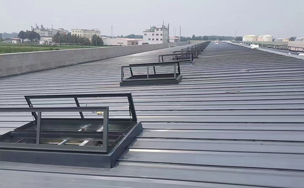 某中学室内体育馆延安排烟窗改造项目