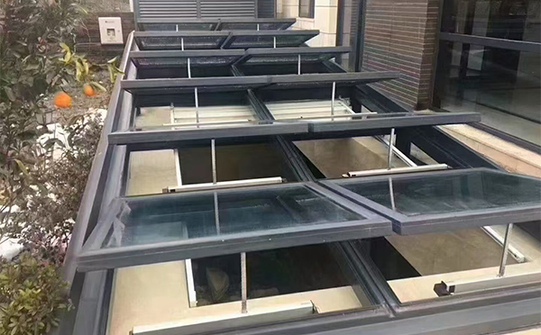 某轨道交通车辆维修车间延安排烟窗应用