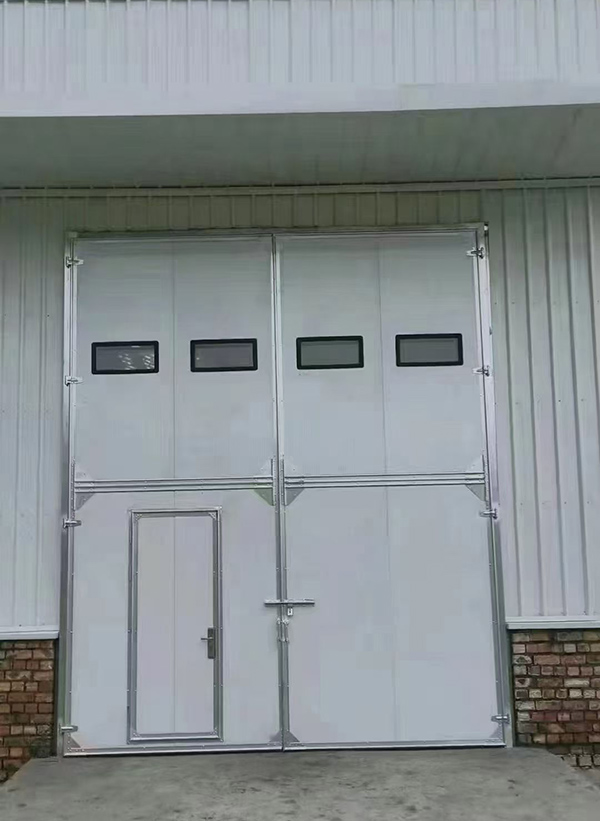 延安工业门在设备装配车间出入口的实施记录