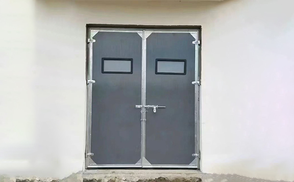 延安工业门在高温作业区域的运行表现